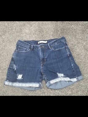 Levis DIY Distressed Dark Blue Denim Cut Off Shorts w. White Lace Trim Womens 10